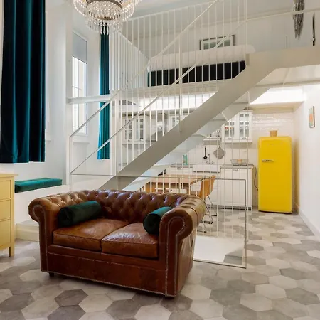 Modern & Stylish Loft - 2 Min From Station
