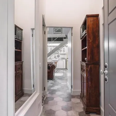 Modern & Stylish Loft - 2 Min From Station